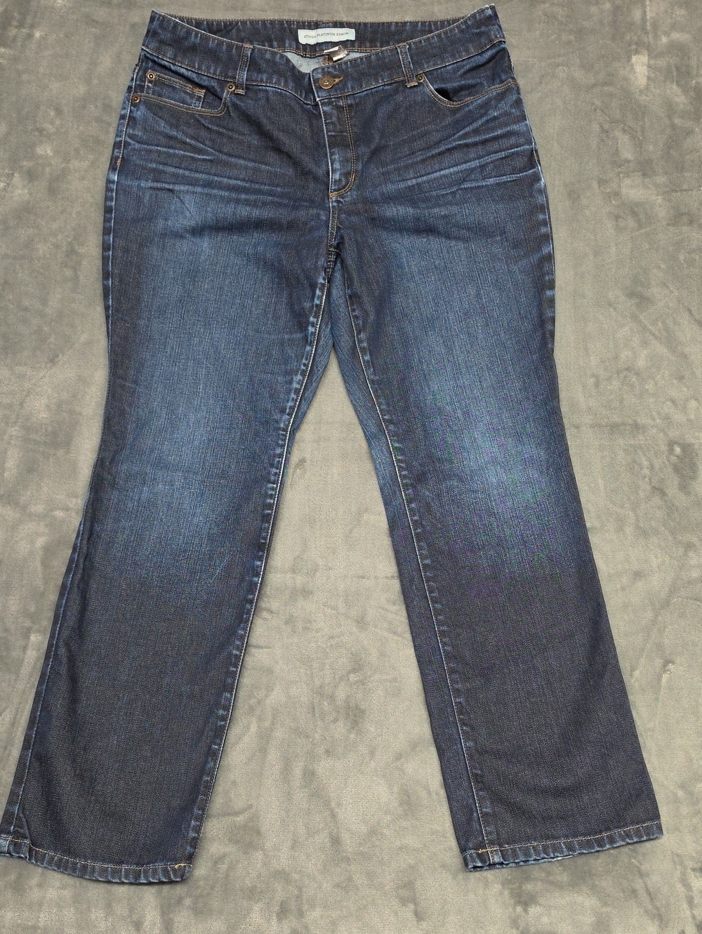 Chico platinum denim, ultimate fit slim Straight Leg size 2 short (12P)